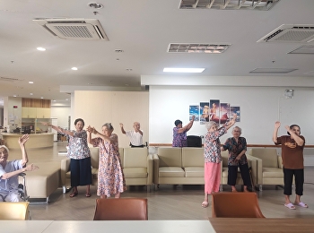 This morning at the Institute for the
Promotion and Development of Health for
Aging Society Suan Sunandha Rajabhat
University Encourage the elderly to
exercise lightly to alleviate disease