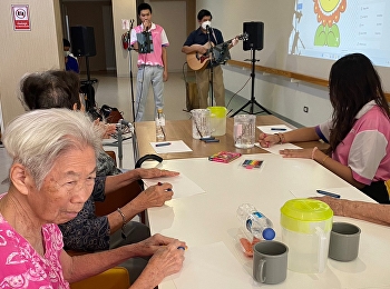 Afternoon recreational activities by
music therapy