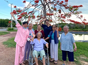 Taking the elderly for a walk Relax with
nature